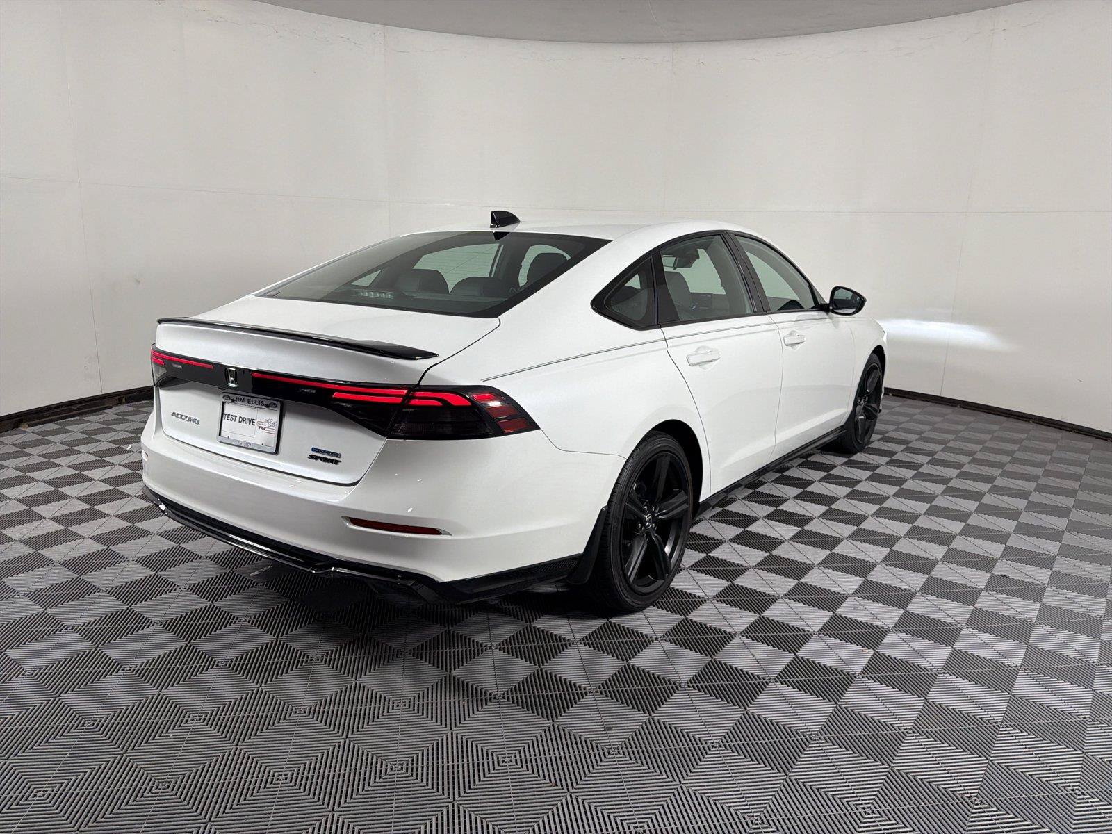 Used 2024 Honda Accord Sport image 7