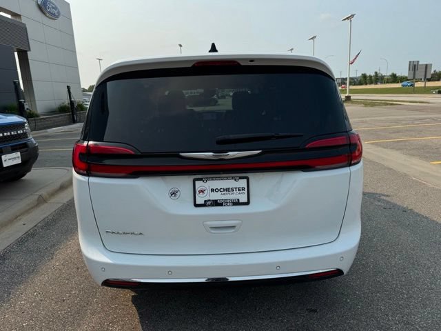 Used 2023 Chrysler Pacifica Touring-L FWD image 44