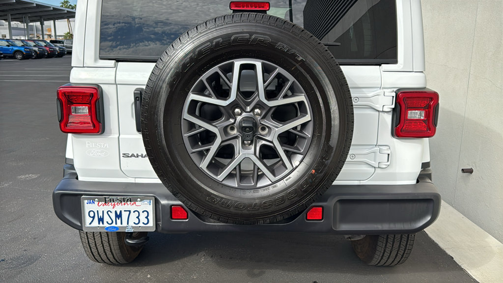 Used 2026 Jeep Wrangler Unlimited Sahara AWD/4WD image 9