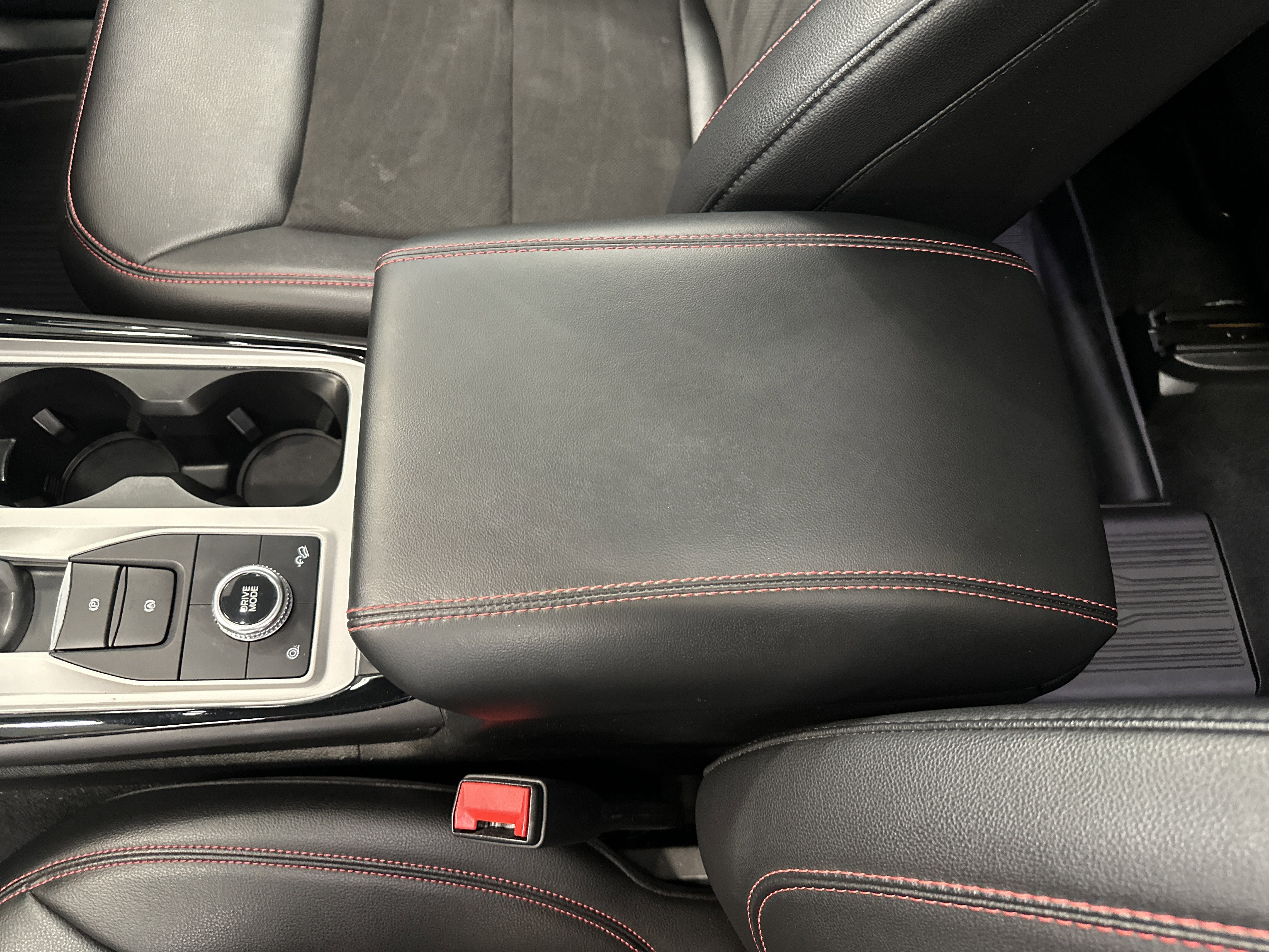 Certified 2023 Ford Explorer ST-Line w/ Class IV Trailer Tow Package image 33