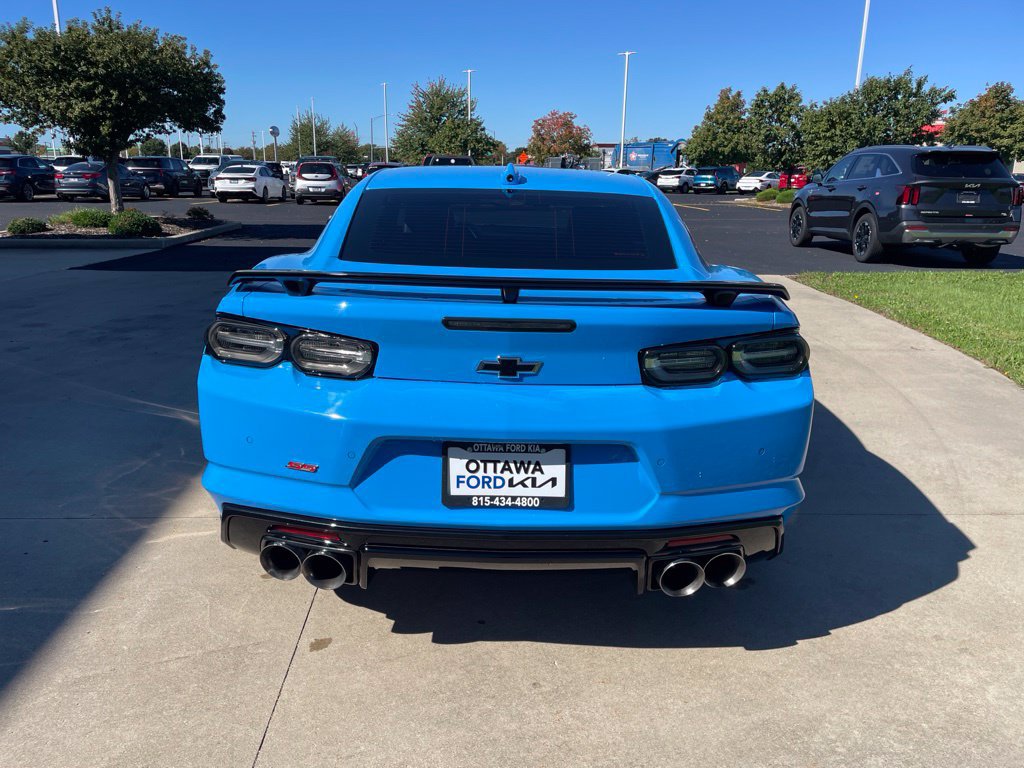 Used 2022 Chevrolet Camaro SS w/ Design Package 3 RWD image 6