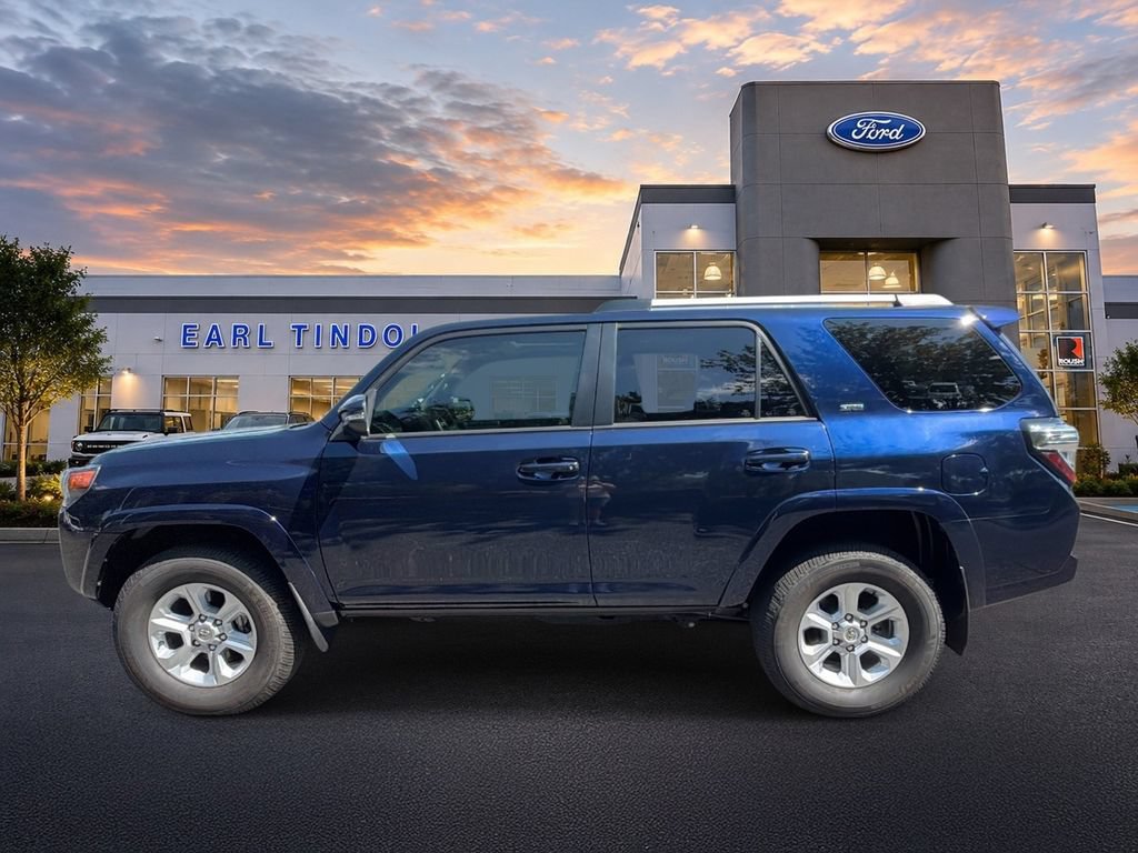 Used 2021 Toyota 4Runner SR5 Premium w/ Moonroof Package AWD/4WD image 5