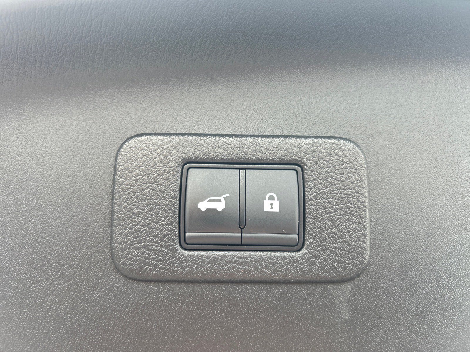 Used 2024 Nissan Armada SL w/ Captain's Chairs Package AWD/4WD image 18