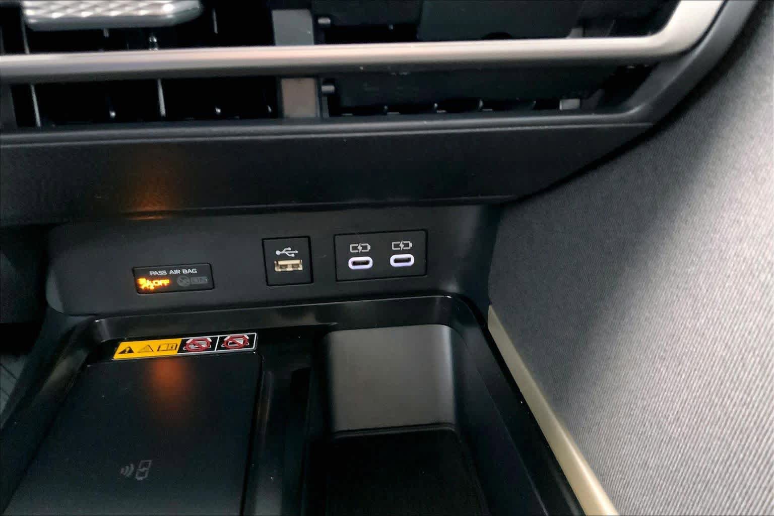 Used 2025 Toyota Camry LE w/ Convenience Package FWD image 30
