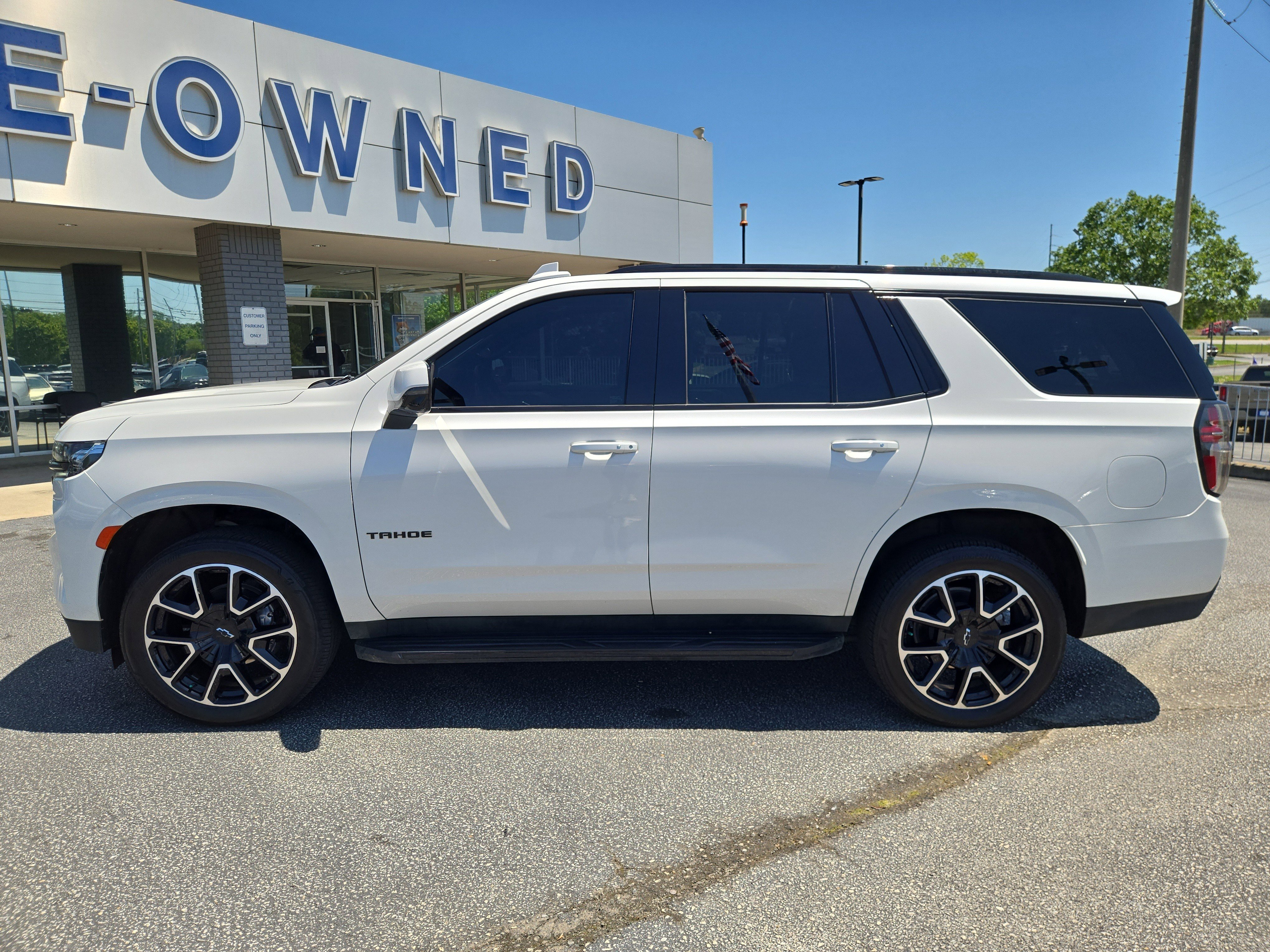 Used 2024 Chevrolet Tahoe RST w/ Luxury Package RWD image 13