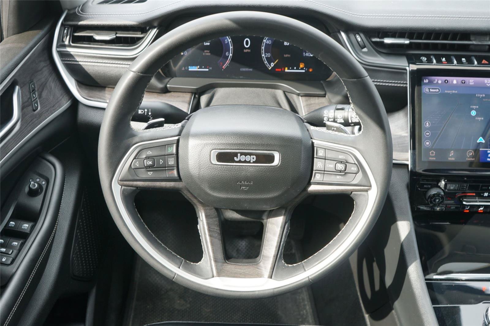 Used 2023 Jeep Grand Cherokee L Limited w/ Black Appearance Package RWD image 26