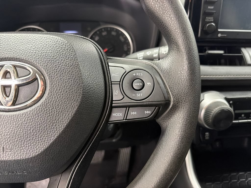 Used 2020 Toyota RAV4 LE FWD image 21
