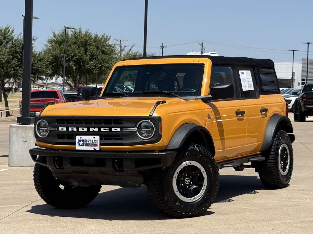 Certified 2021 Ford Bronco Black Diamond w/ Sasquatch Package AWD/4WD image 2
