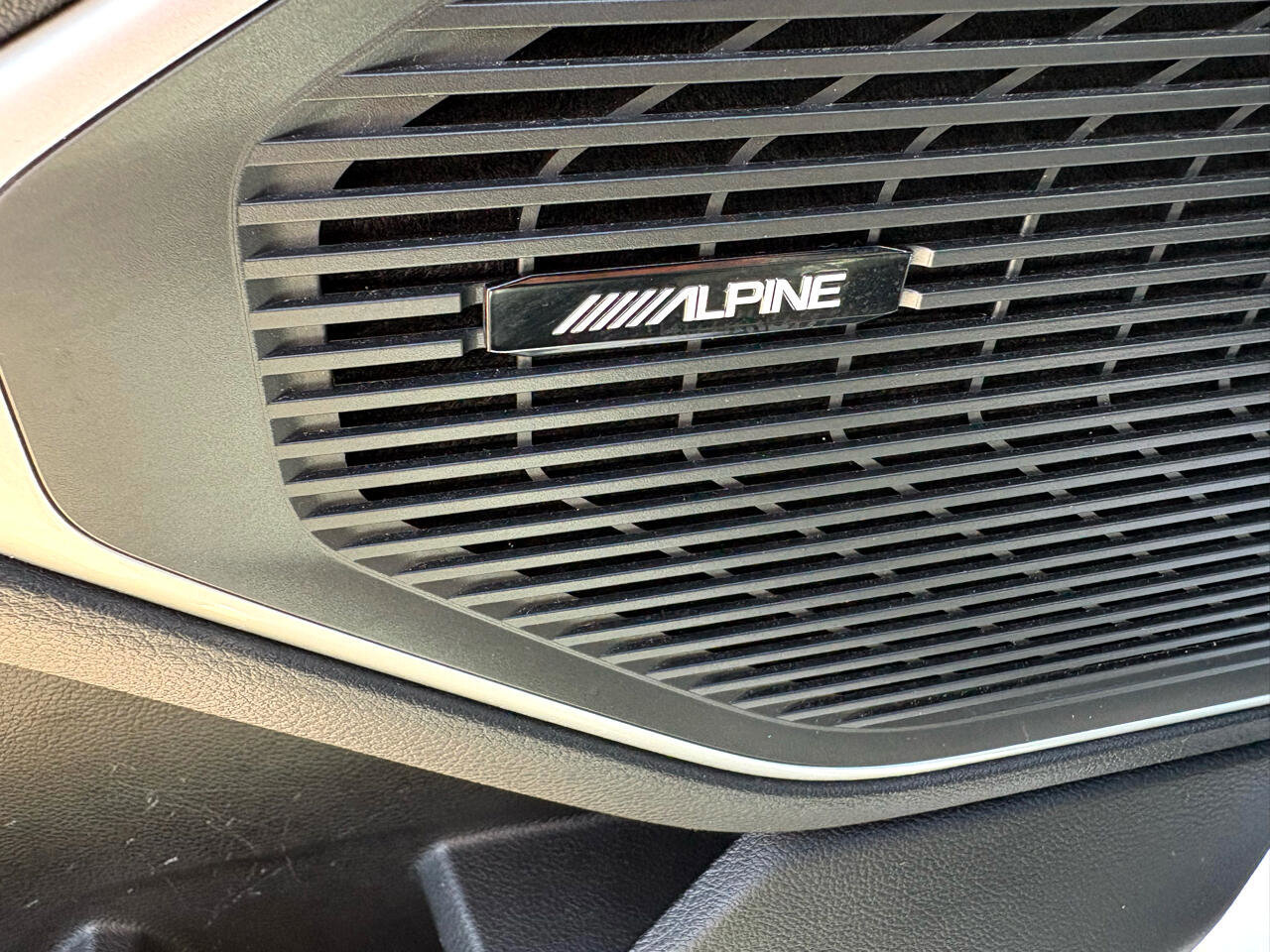 Used 2024 Jeep Wagoneer L Series II w/ Flexible Seating Group image 15