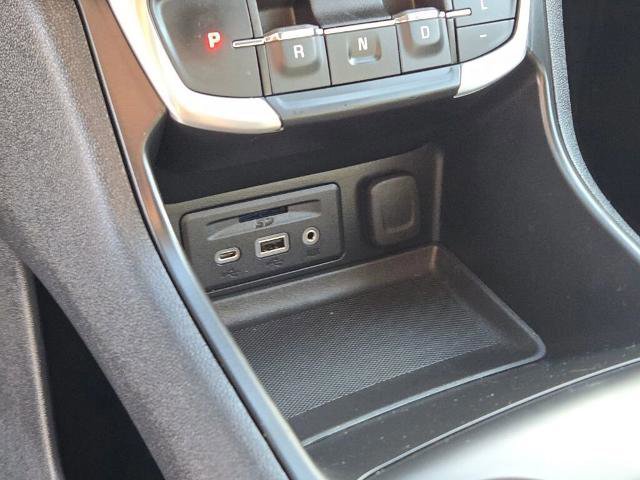 Used 2023 GMC Terrain SLT image 26