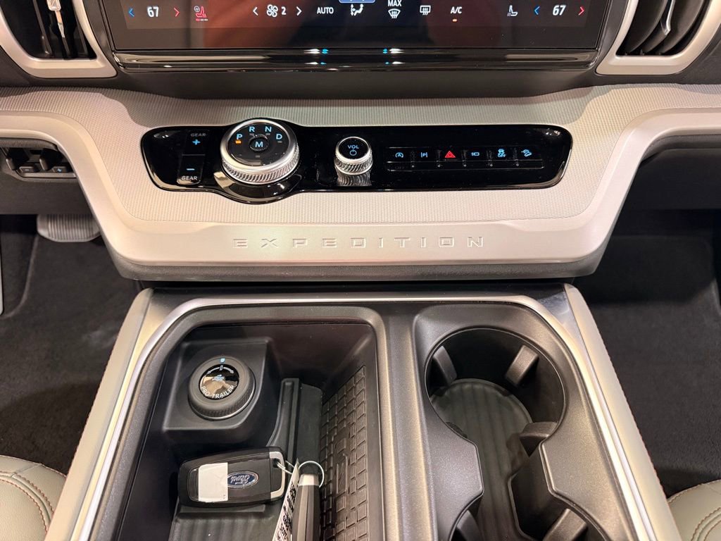 Certified 2025 Ford Expedition Active AWD/4WD image 27