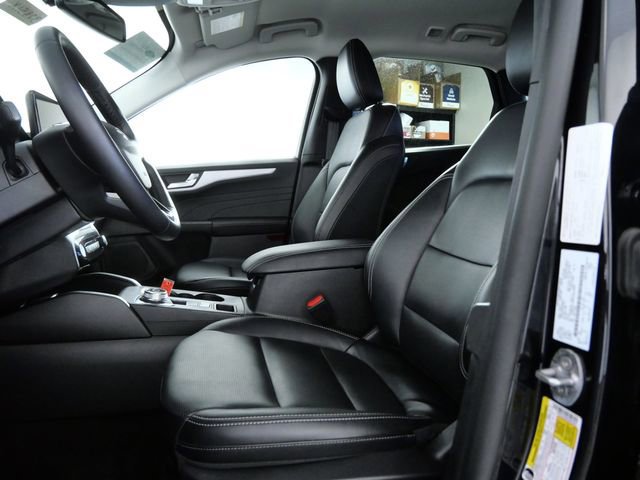 Certified 2025 Ford Escape Platinum AWD/4WD image 17