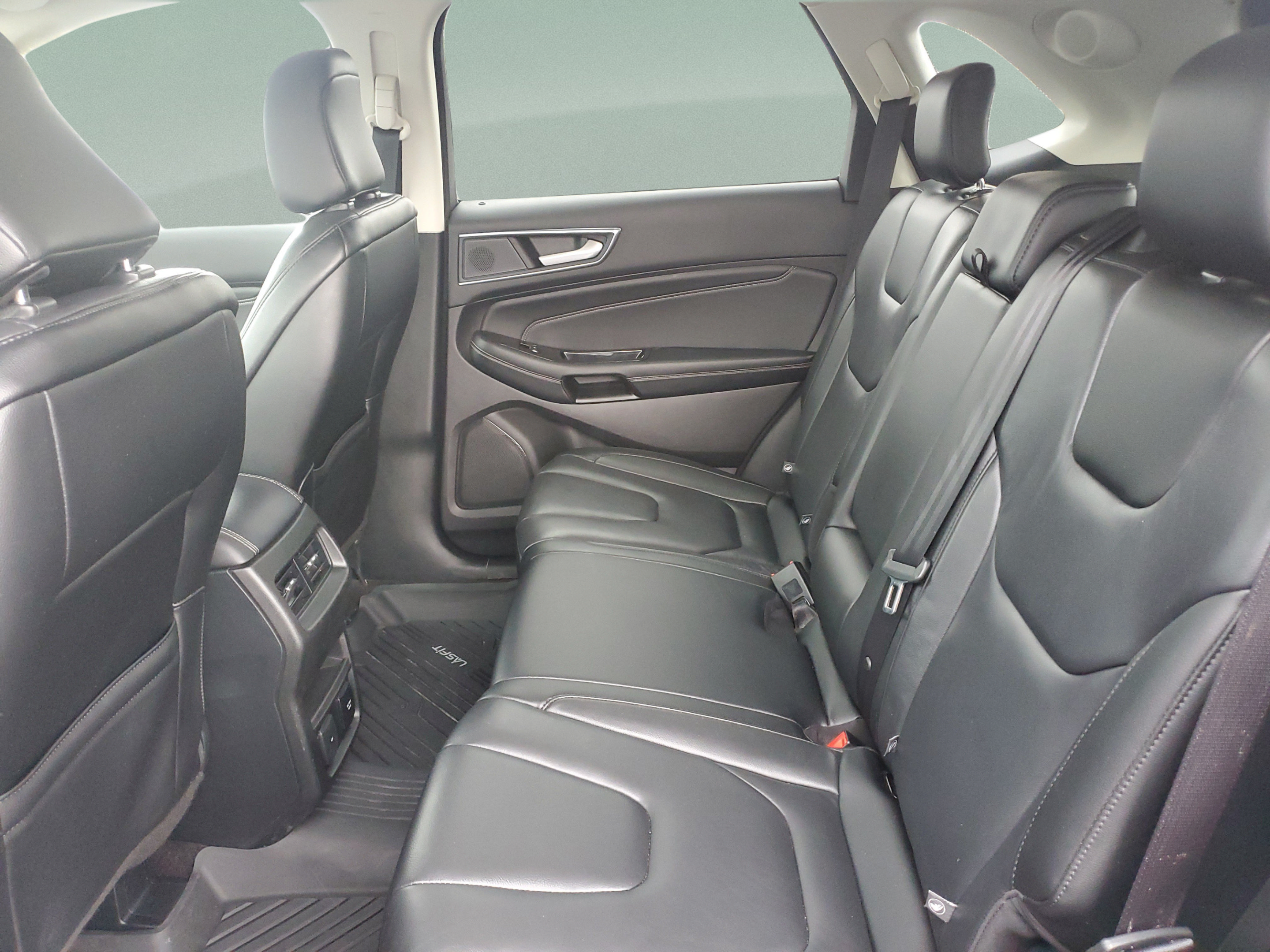 Certified 2020 Ford Edge Titanium AWD/4WD image 9