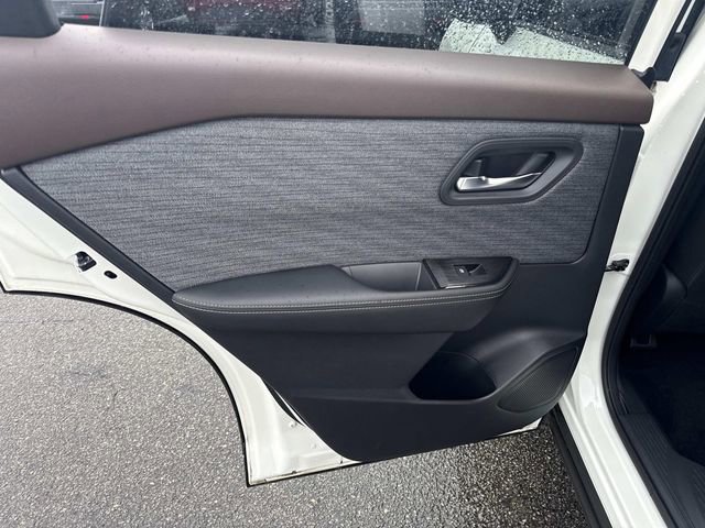 Used 2023 Nissan Rogue SV image 15