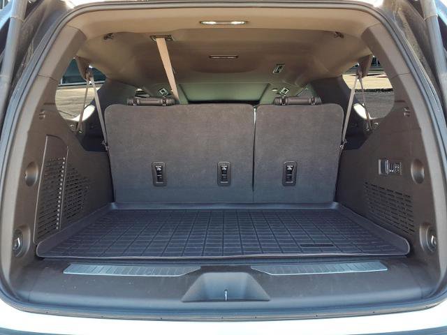 Used 2024 GMC Yukon XL Denali w/ LPO, Illumination Package RWD image 9