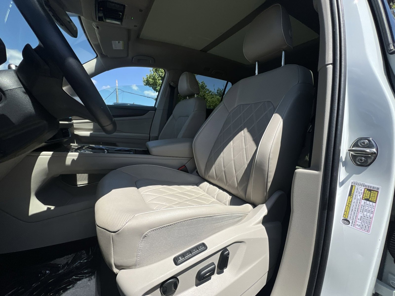 Used 2024 Volkswagen Atlas SEL Premium R-Line AWD/4WD image 21