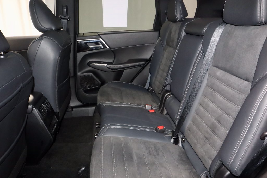 Used 2022 Mitsubishi Outlander SE AWD/4WD image 23