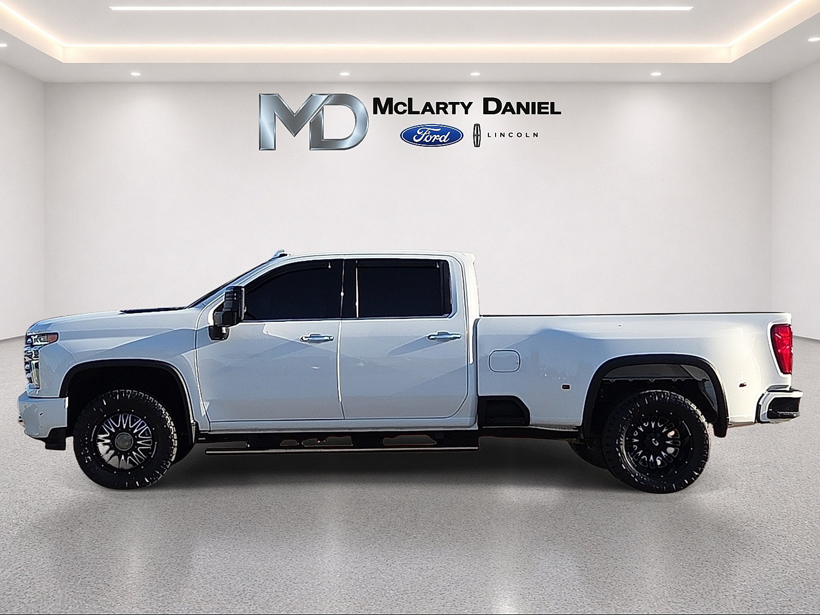 Used 2022 Chevrolet Silverado 3500 High Country AWD/4WD image 3