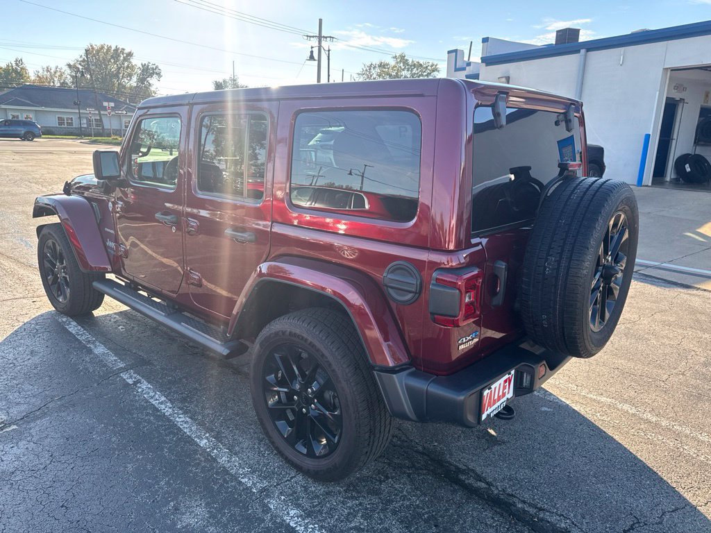 Used 2021 Jeep Wrangler Unlimited Sahara w/ Cold Weather Group AWD/4WD image 11