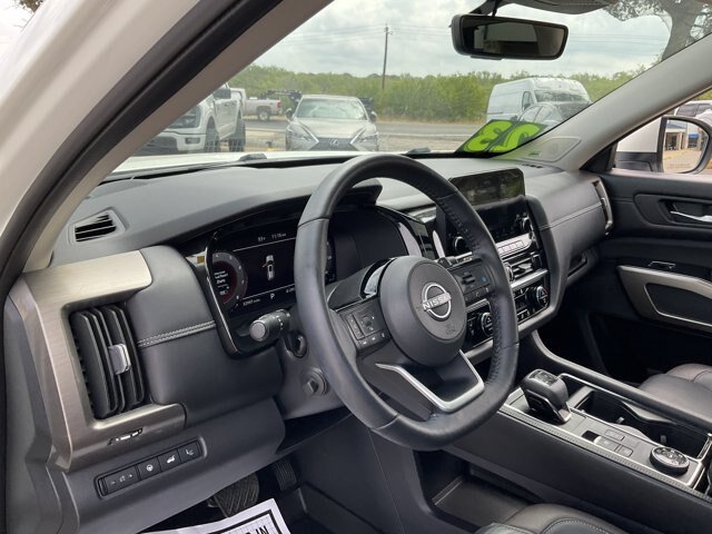 Used 2023 Nissan Pathfinder Platinum w/ Cargo Package AWD/4WD image 6