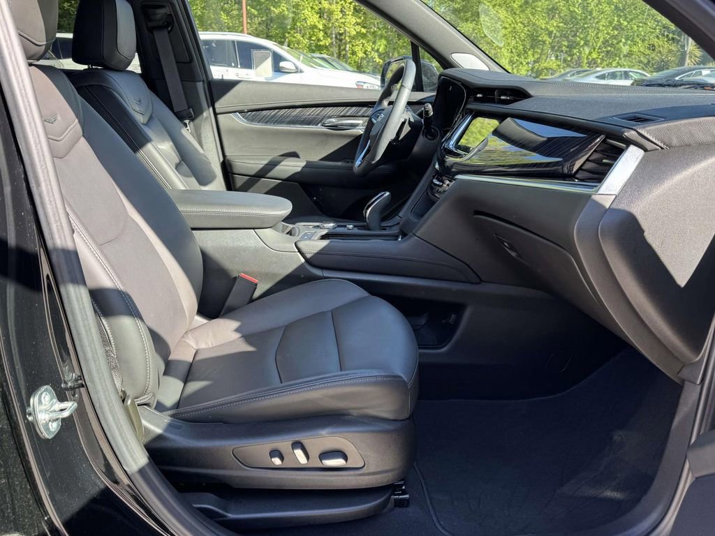 Used 2024 Cadillac XT6 Premium Luxury w/ LPO, Floor Liner Package FWD image 19