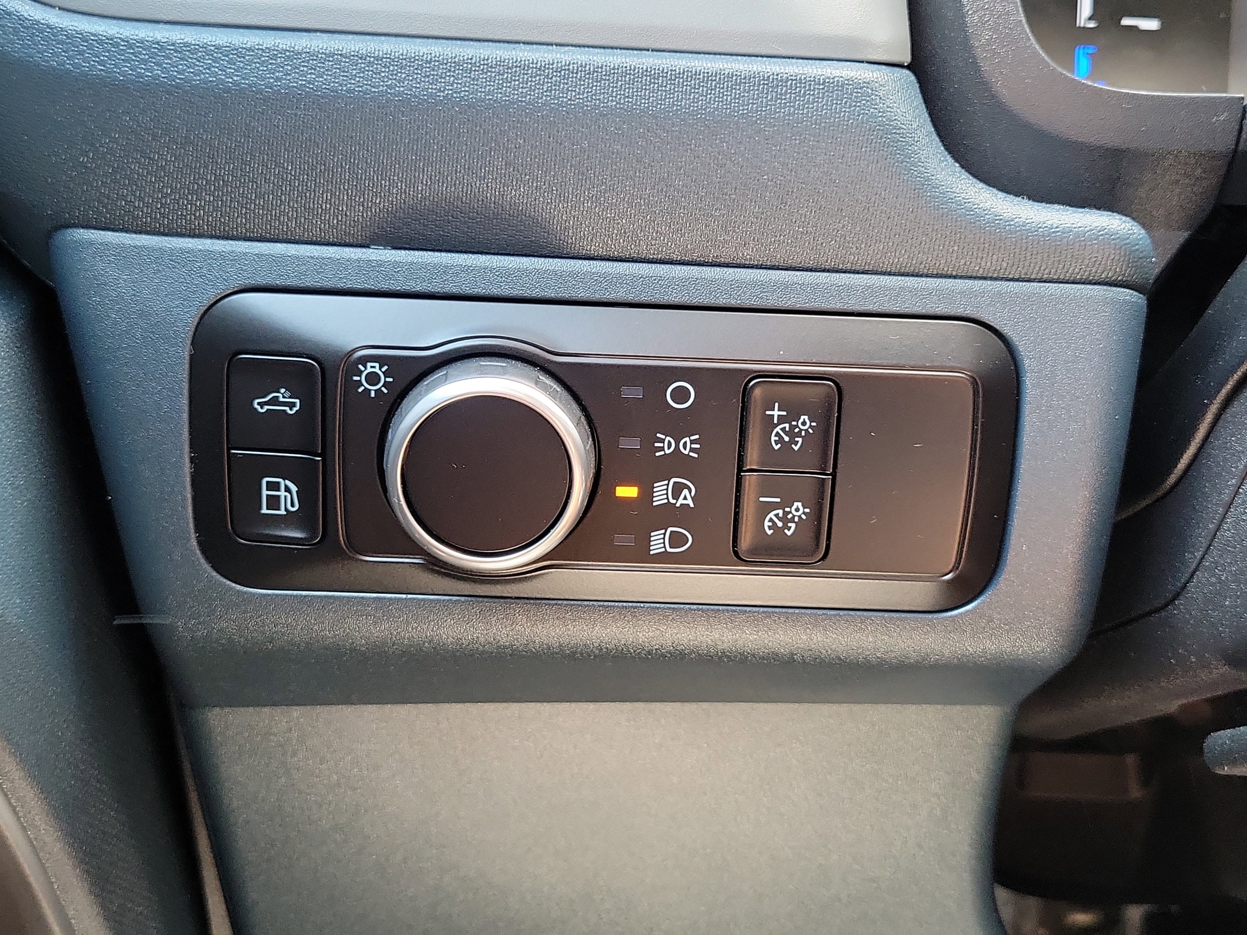 Certified 2025 Ford Maverick XL FWD image 27