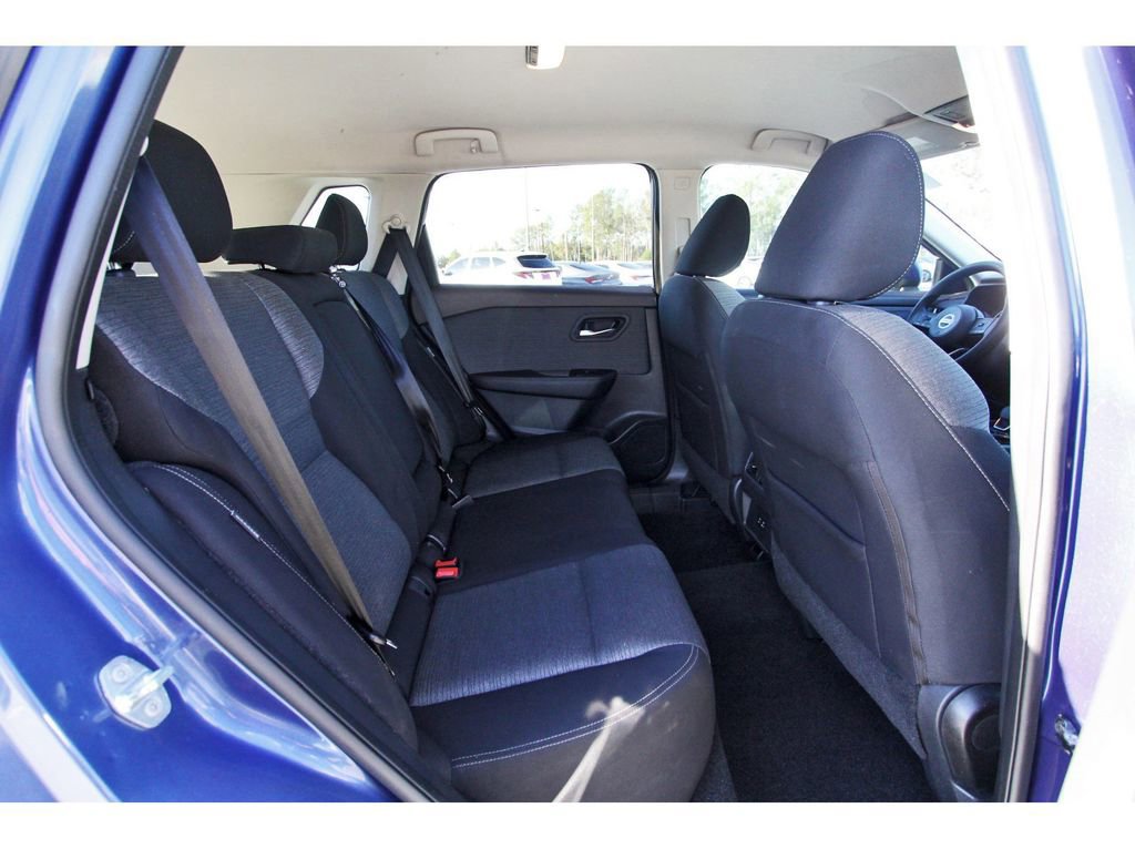 Used 2021 Nissan Rogue SV image 11