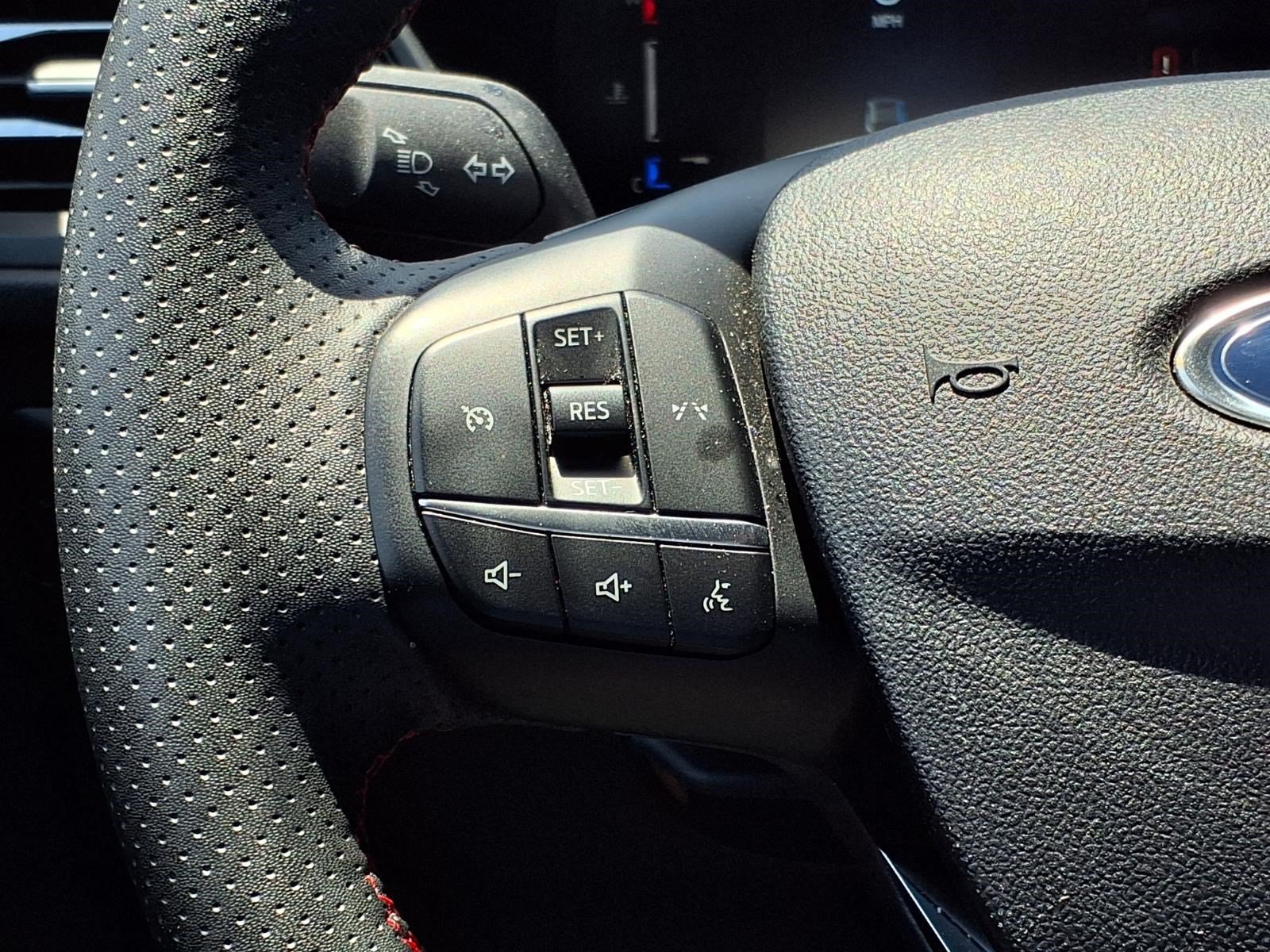 Certified 2025 Ford Escape ST-Line Select AWD/4WD image 23