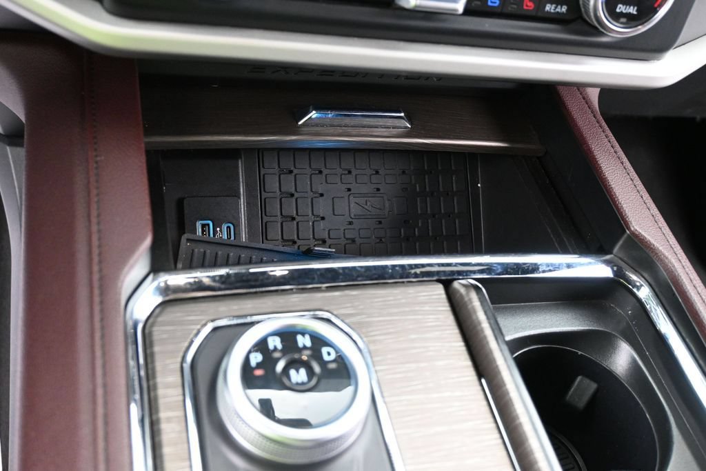 Certified 2024 Ford Expedition Limited AWD/4WD image 16