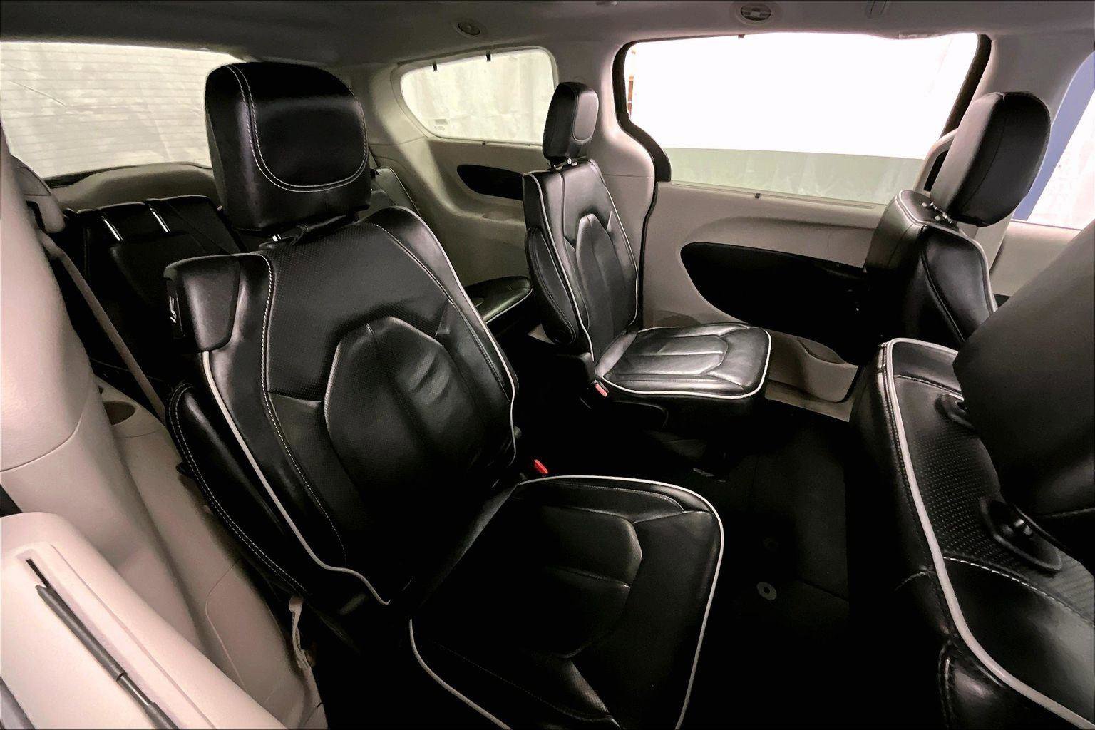 Used 2023 Chrysler Pacifica Limited image 26