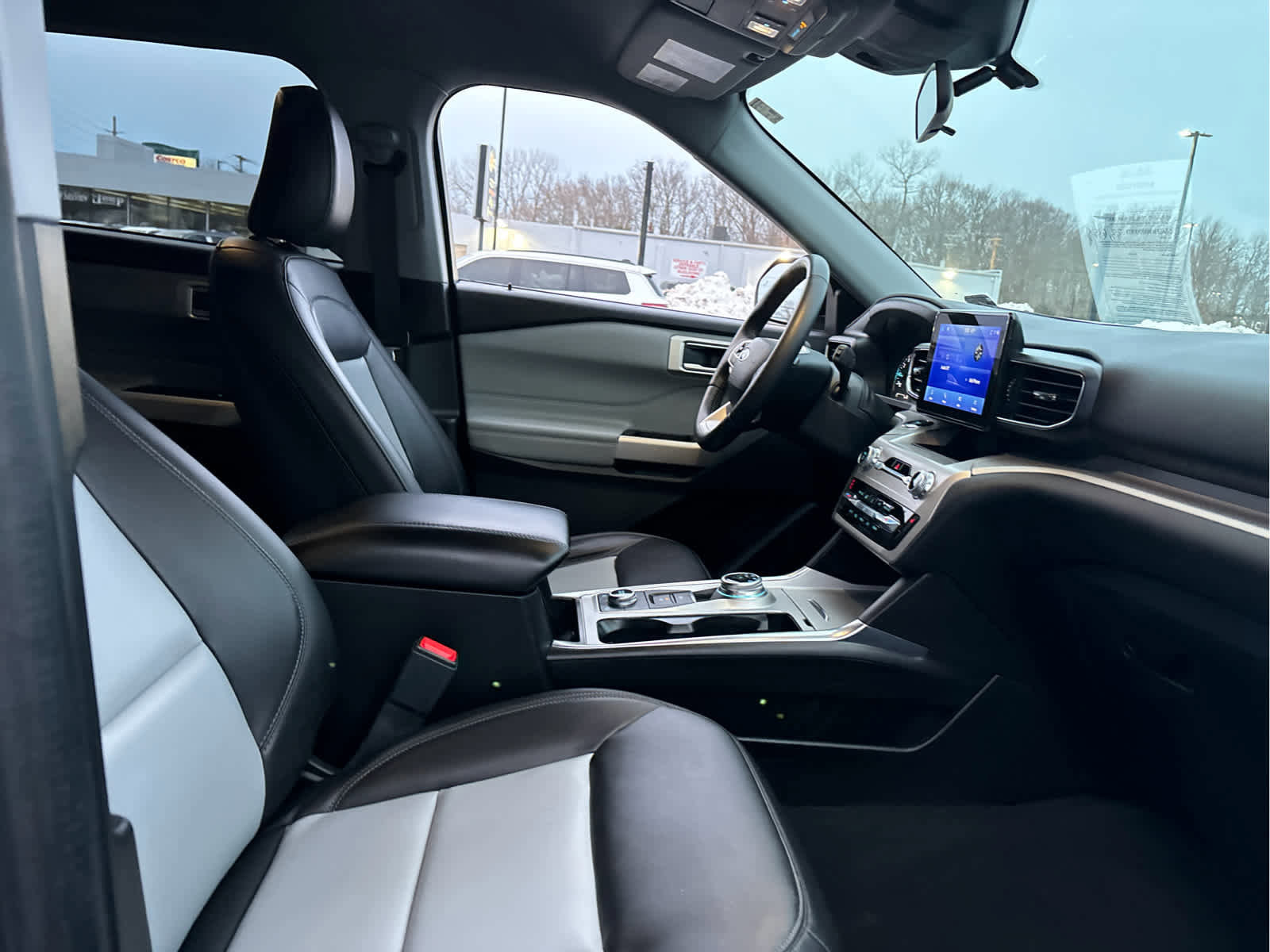 Certified 2023 Ford Explorer XLT w/ Equipment Group 202A image 28