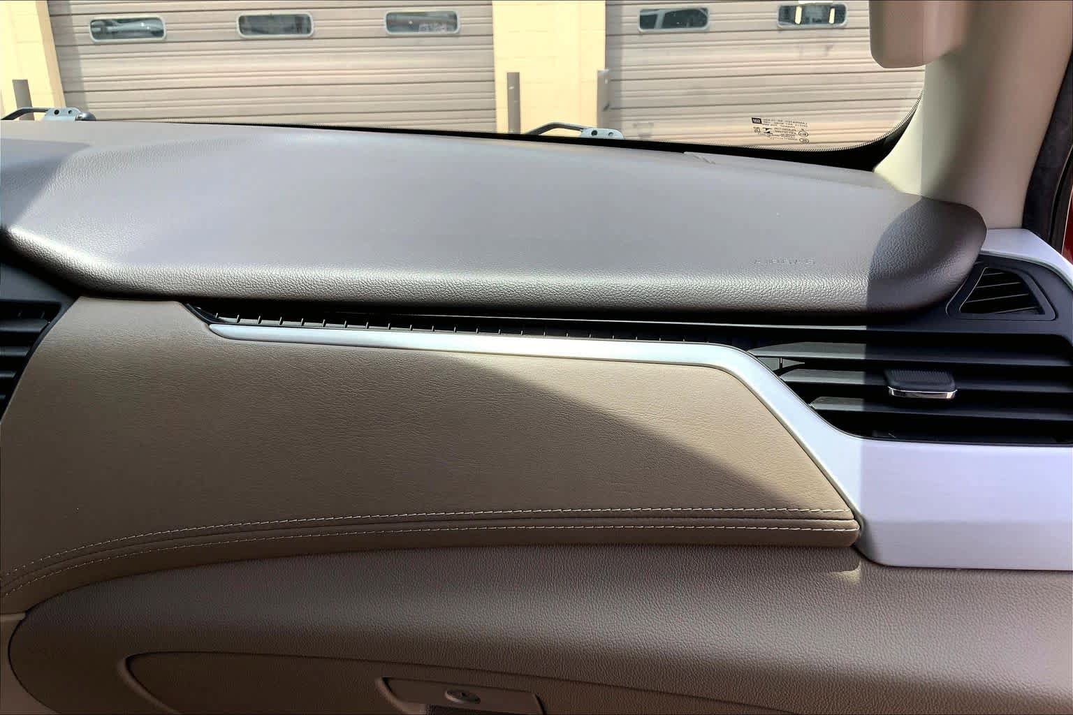 Used 2020 GMC Yukon SLT w/ Premium Edition RWD image 19