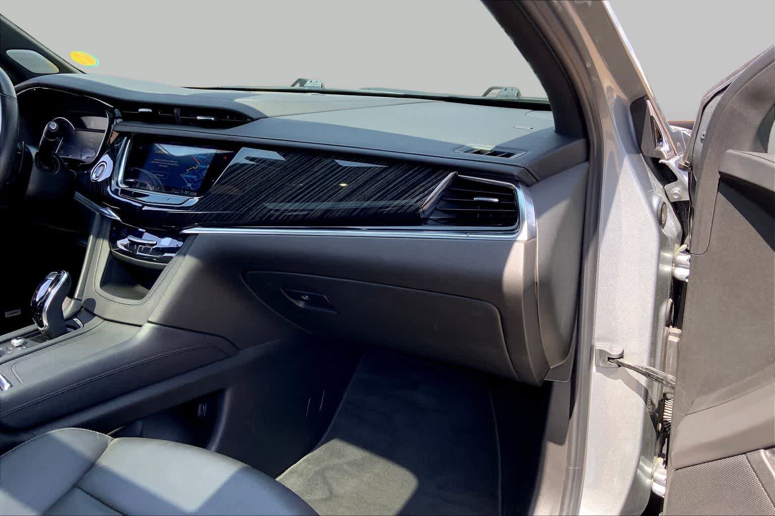 Used 2025 Cadillac XT6 Premium Luxury AWD/4WD image 19