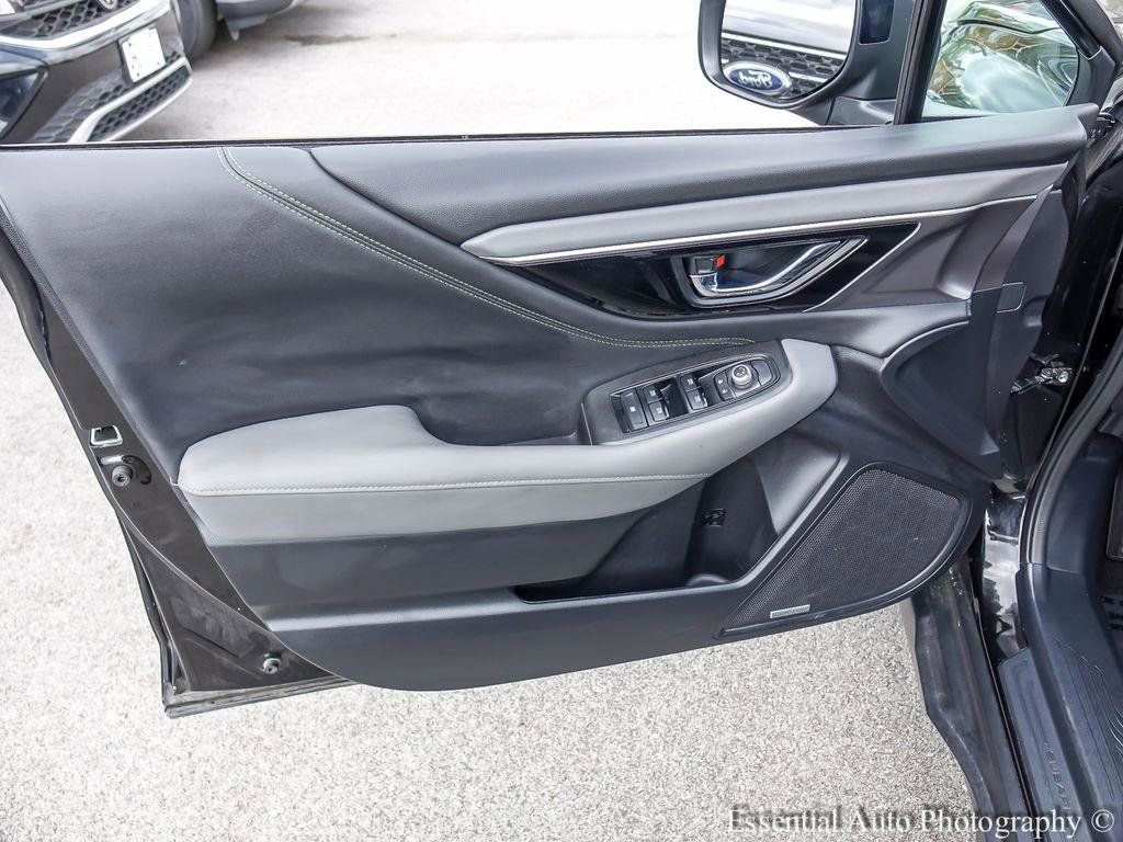 Used 2025 Subaru Outback Onyx Edition AWD/4WD image 19