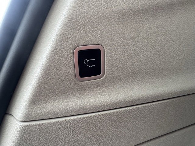 Used 2023 Chrysler Pacifica Touring-L image 46