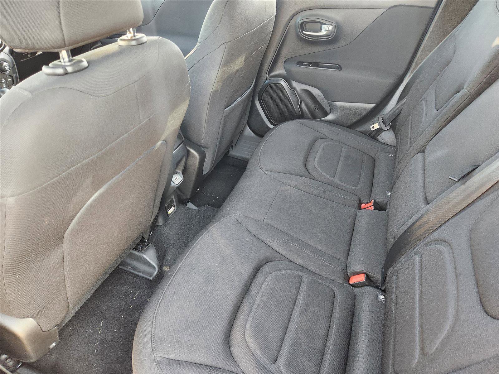 Used 2020 Jeep Renegade Latitude w/ Popular Equipment Group FWD image 20