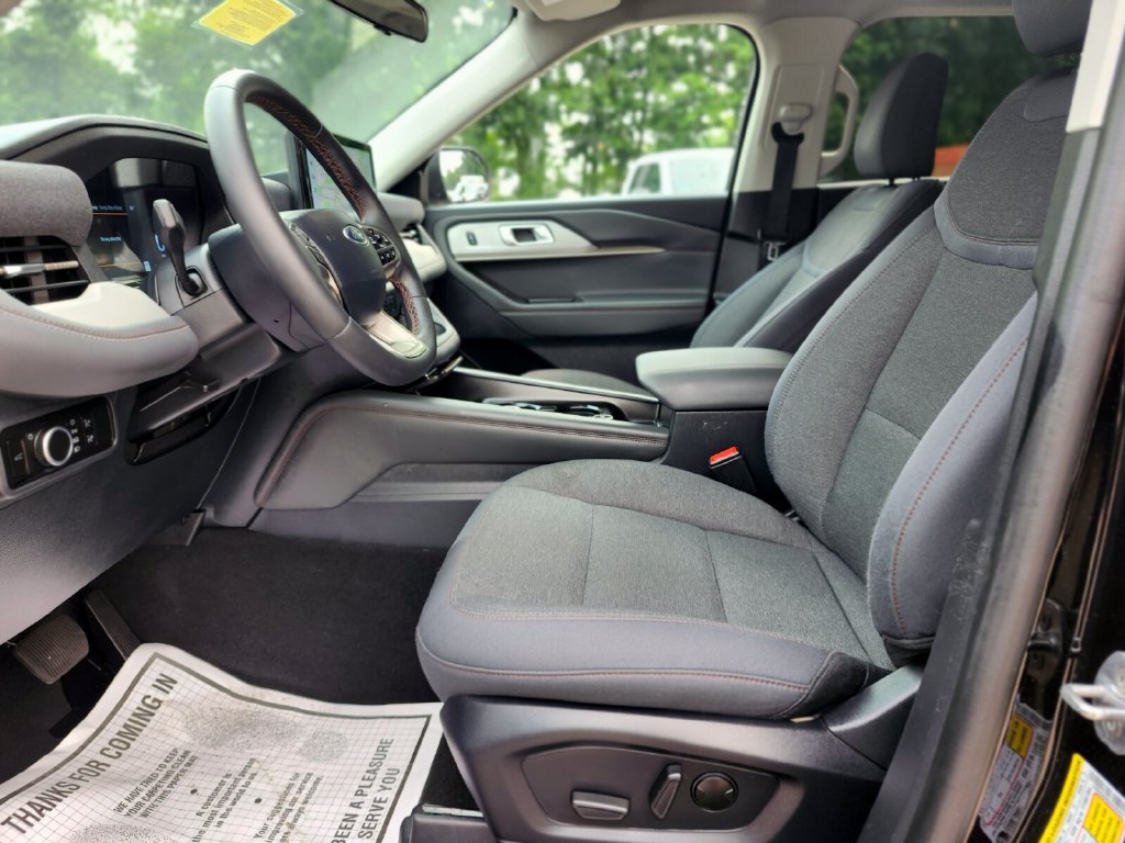 Certified 2025 Ford Explorer Active AWD/4WD image 19