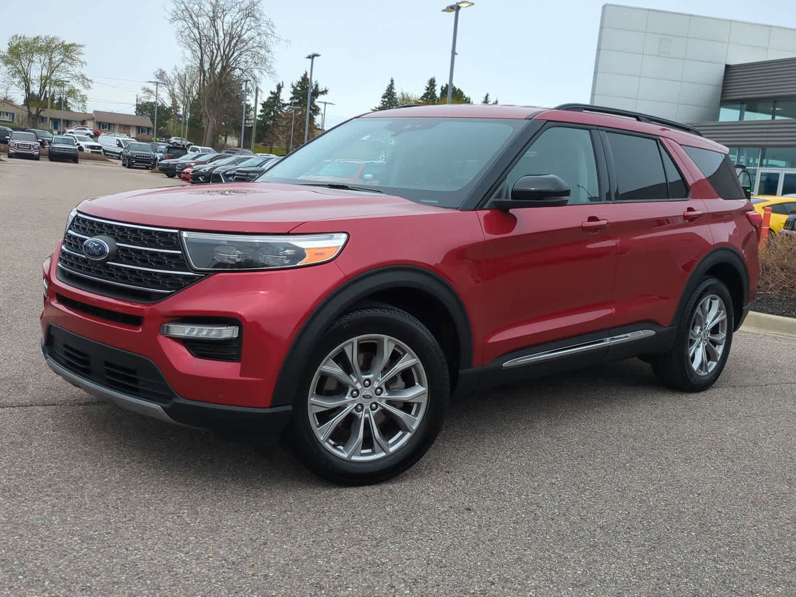 Certified 2024 Ford Explorer XLT w/ Equipment Group 202A