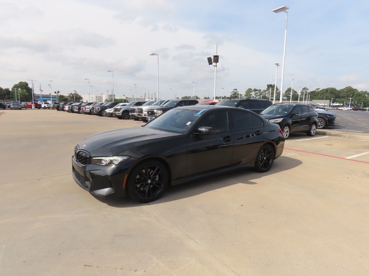 Used 2023 BMW 330i Sedan w/ M Sport Package RWD image 2