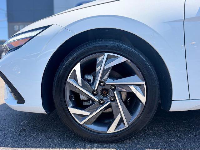 Used 2024 Hyundai Elantra Limited FWD image 4