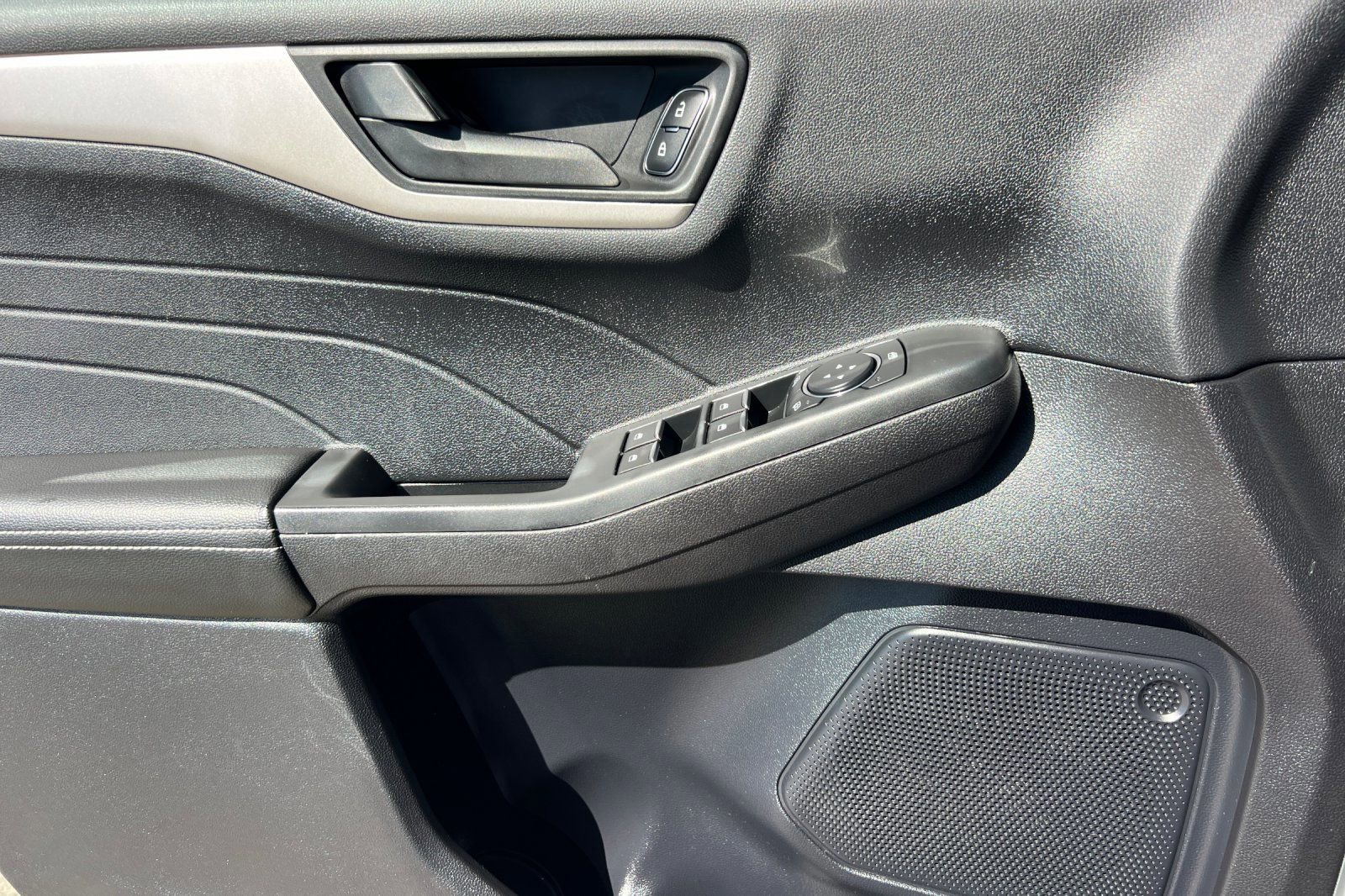 Certified 2022 Ford Escape SE w/ SE Sport Appearance Package image 12