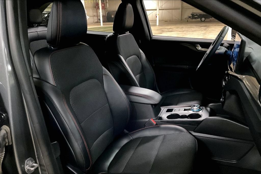 Certified 2025 Ford Escape ST-Line Elite AWD/4WD image 7
