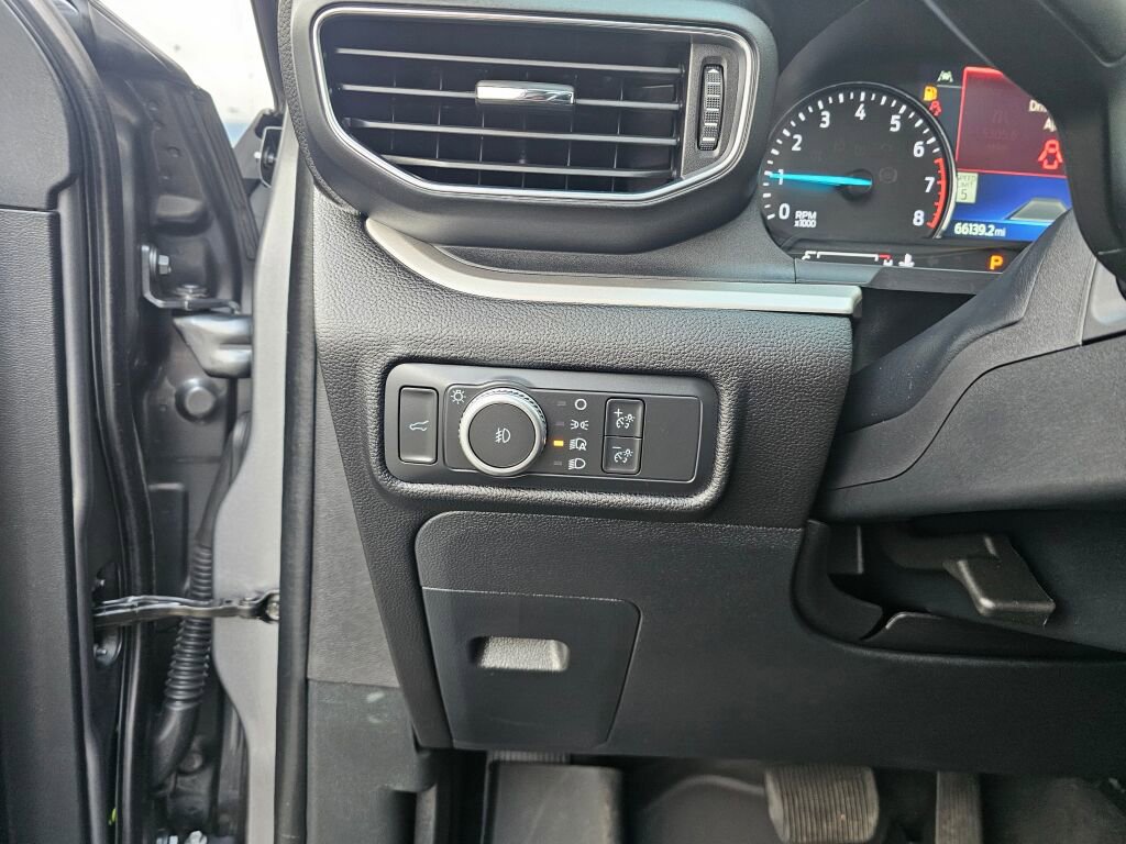 Certified 2022 Ford Explorer XLT w/ Equipment Group 202A image 21