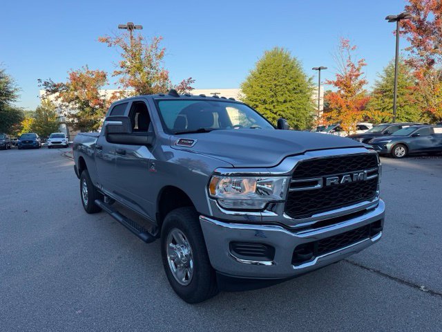 Used 2024 RAM 3500 Tradesman w/ Chrome Appearance Group AWD/4WD image 7