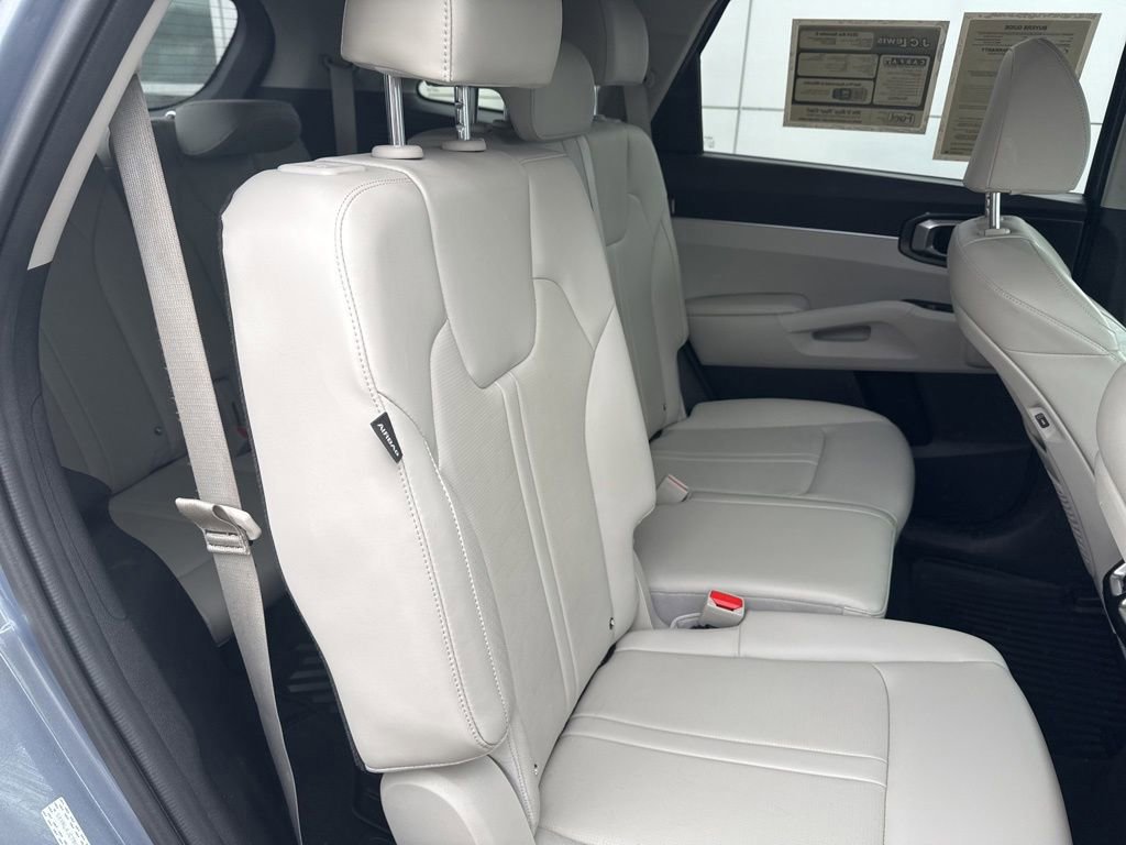 Used 2024 Kia Sorento S w/ Panoramic Sunroof Package image 30