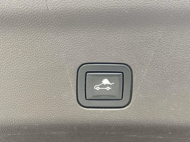 Used 2021 GMC Yukon Denali w/ Denali Premium Package RWD image 11