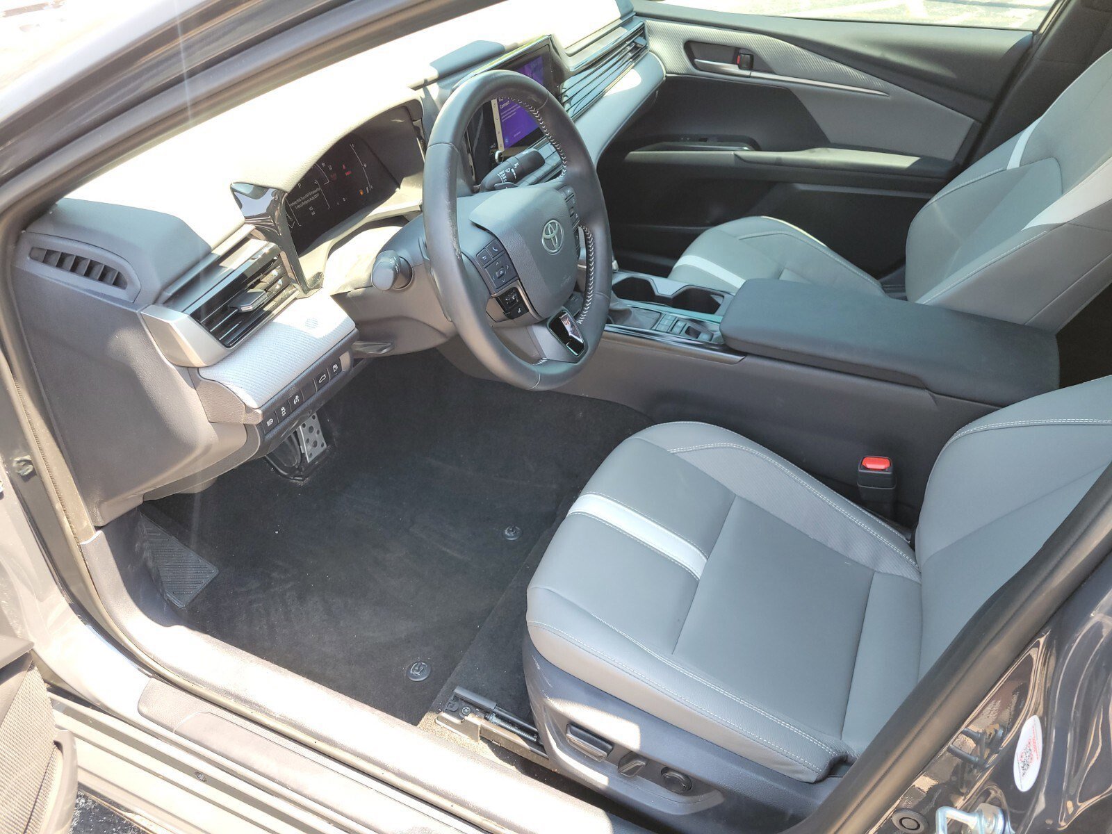 Used 2025 Toyota Camry SE image 19