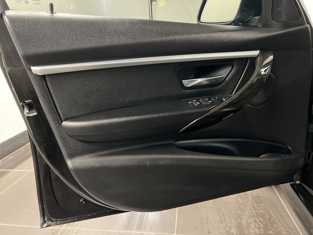 Used 2018 BMW 330i xDrive Sedan w/ Convenience Package image 28