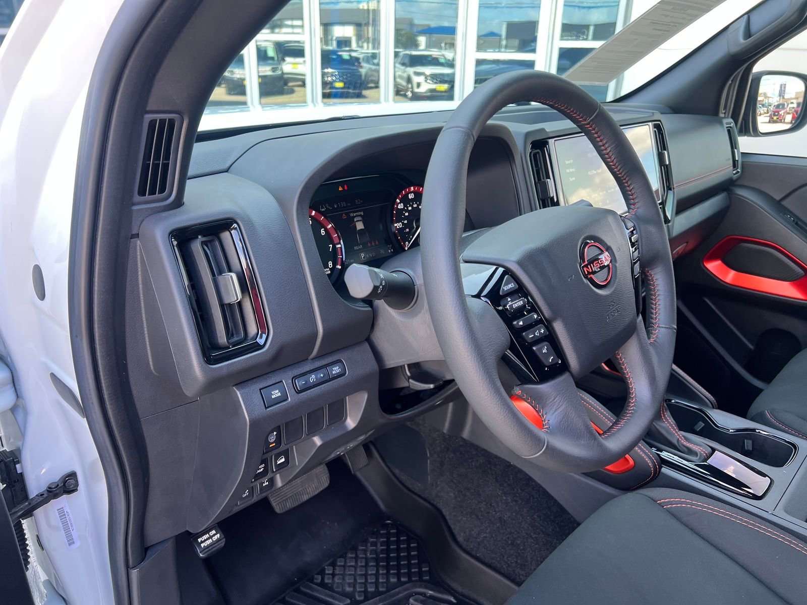 Used 2025 Nissan Frontier PRO-4X AWD/4WD image 32