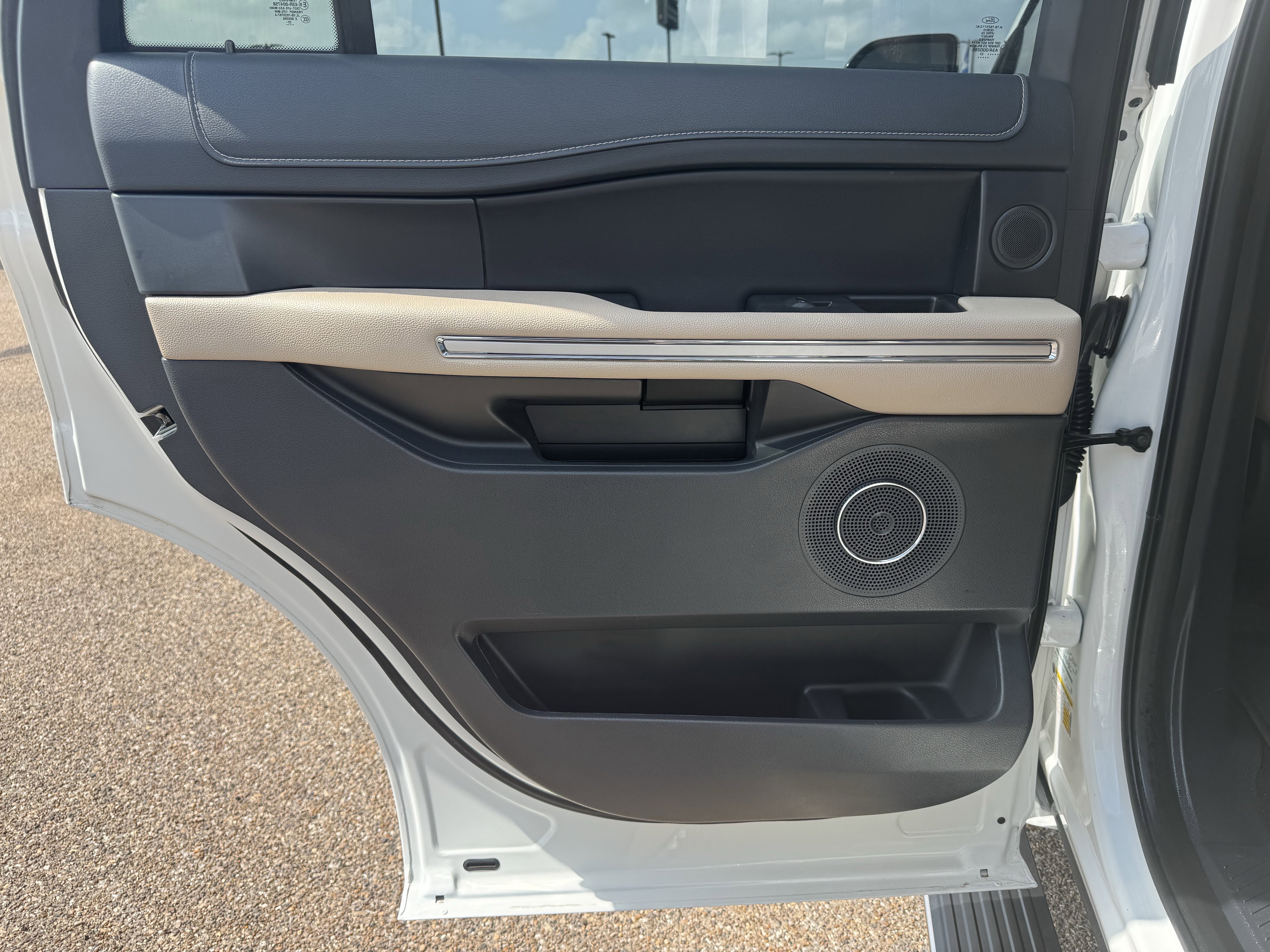 Certified 2023 Ford Expedition Limited RWD image 24